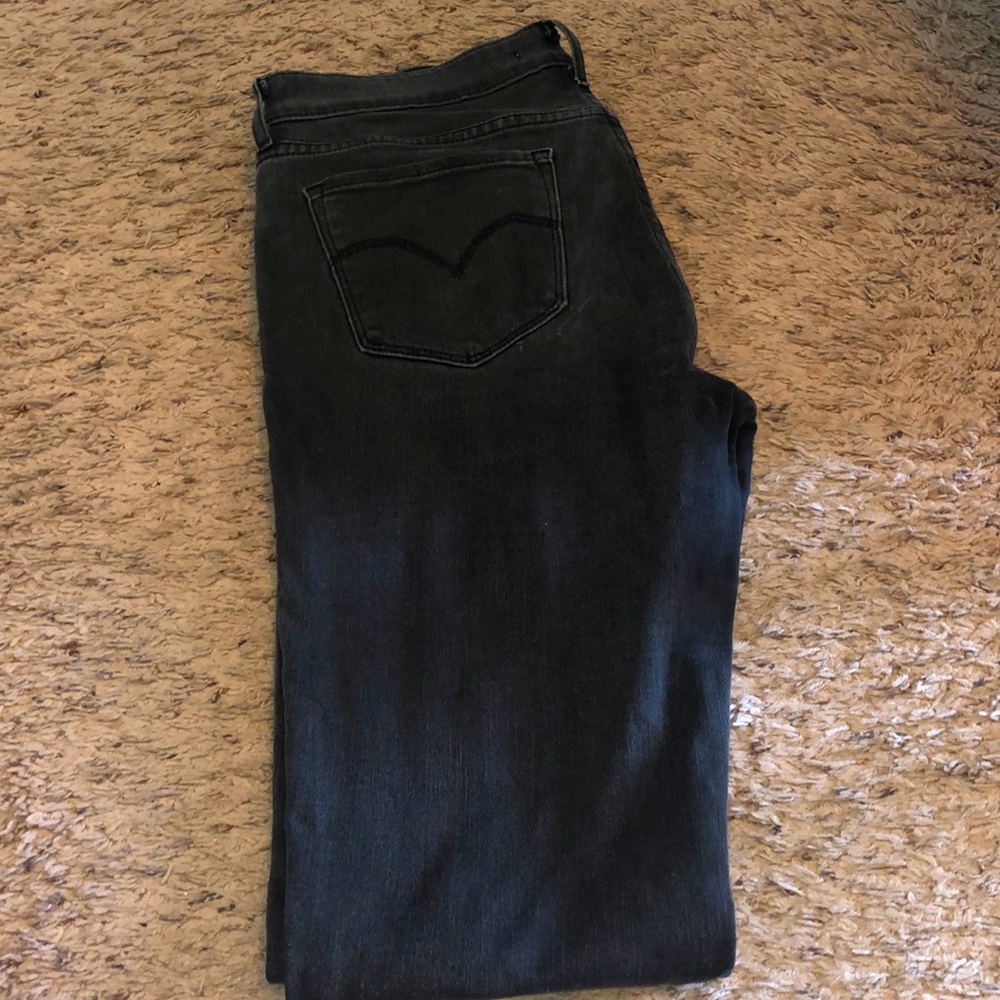 Tall Jean!! Long inseam!! Distressed black Levi 711 skinnys